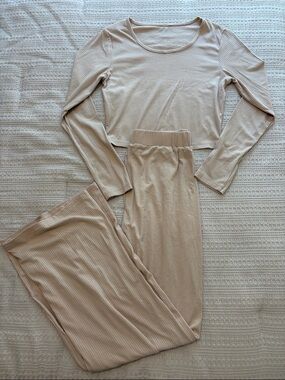 Women's Small Ribbed Long Sleeve Crop Top & Pants Loungewear Set in Beige